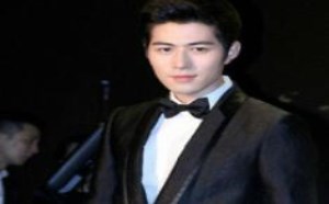 李易峰否认李纯恋情 李易峰姚明上演最萌身高差20181019