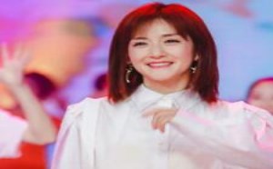 杨超越露内裤还性暗示被撕胯 吴昕生日买热搜20190130