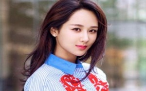 力破整容传闻 Baby杨幂集体曝童年照 20190423