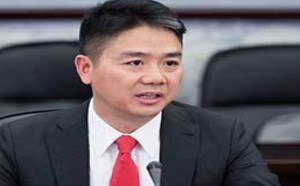 杨烁出轨首现身携妻子漫步 刘亦菲胖出双下巴20190426