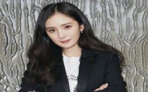 杨超越拍哭戏滴眼药水?雷佳音片场嘴贫逗笑众人20191223