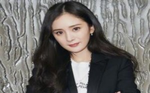 陈乔恩与男友被偶遇十指紧扣约会秀恩爱 20191230