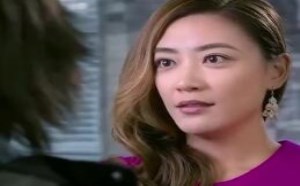 乞丐总裁穿上西服剪上帅发型，女总裁都陷入其中