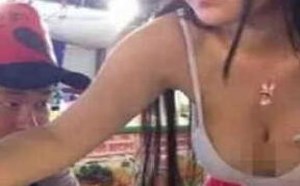 大哥看够了没得，这样偷看妹子不好吧